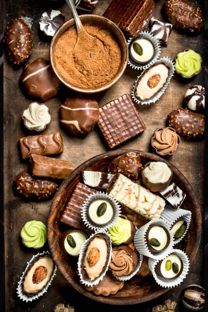 golden-buns-and-challahs-with-grain-and-ears-2023-11-27-05-11-43-utc-2